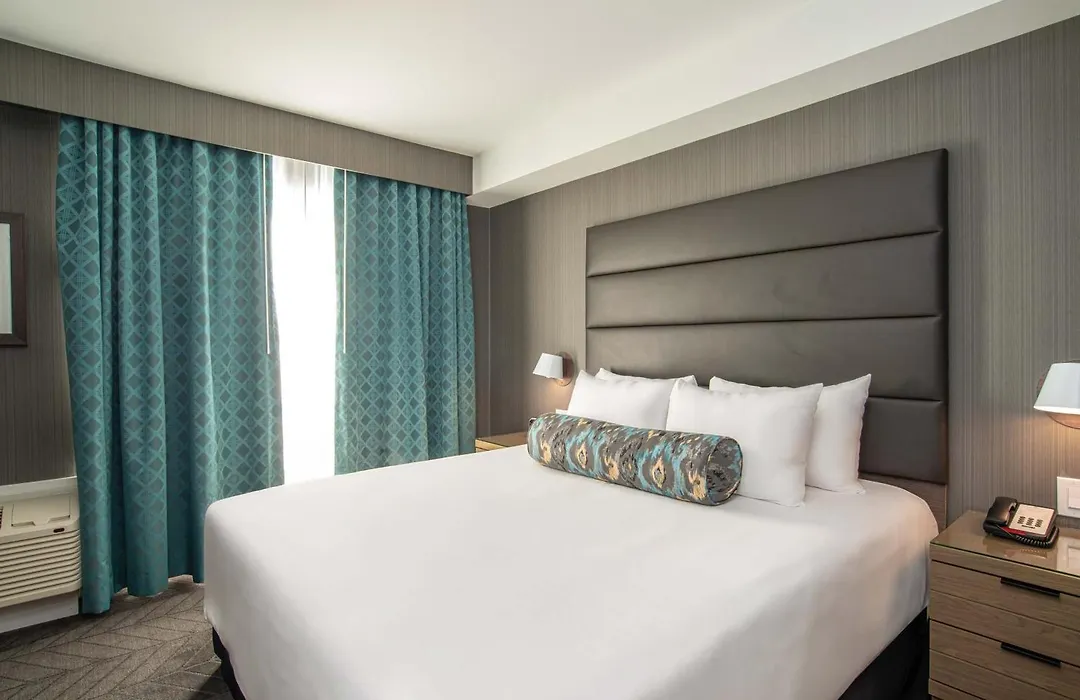 Sandman Signature Ottawa Airport Hotel-1