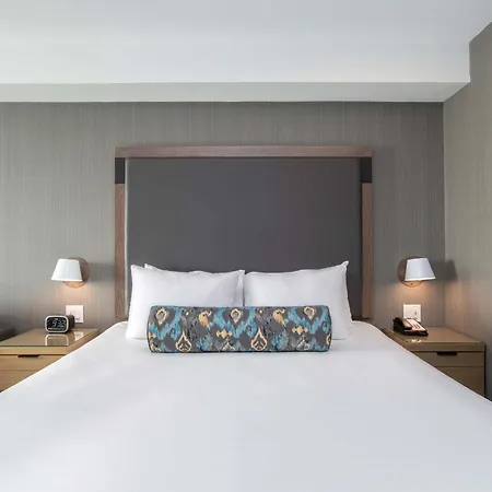 Sandman Signature Ottawa Airport Hotel-3